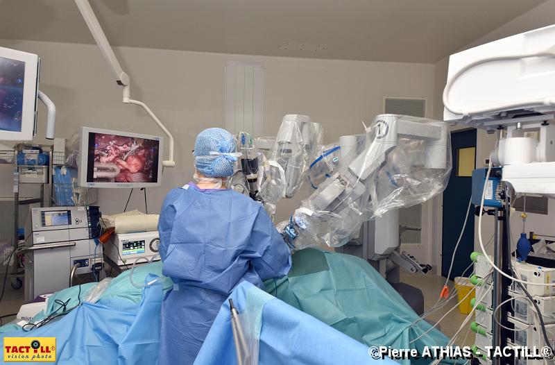 tactill-corpo-metiers_127.jpg - Robot ChirurgicalCirurgie ThoraciqueCHU François MitterrandDijon23 Mars 2017